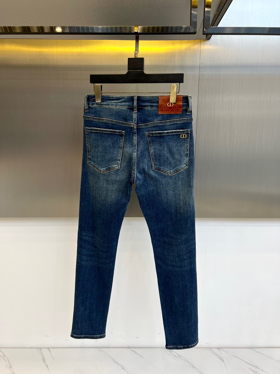 Dio迪奥、25s秋冬新品牛仔裤，男装每季必推出的类型单品，风格方面大体无异，无非在于细节元素和面料的微