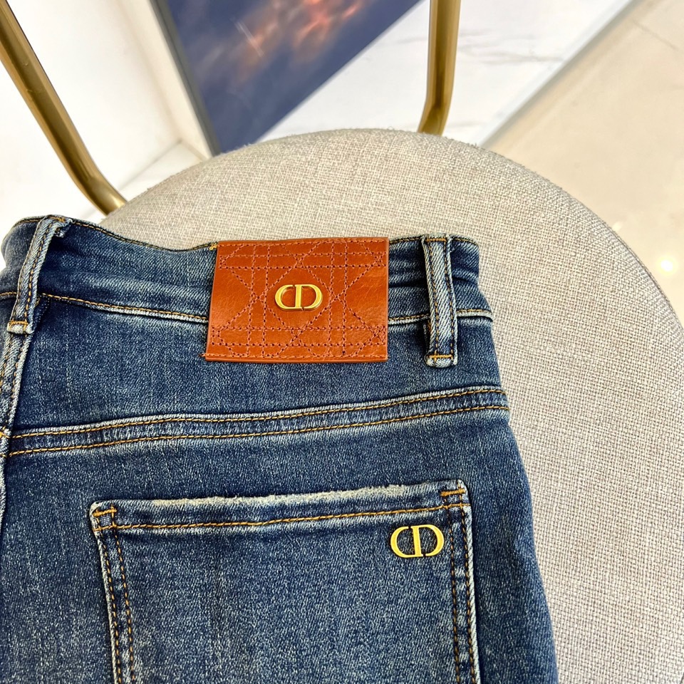 Dio迪奥、25s秋冬新品牛仔裤，男装每季必推出的类型单品，风格方面大体无异，无非在于细节元素和面料的微