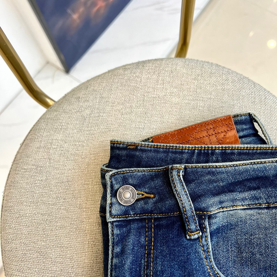 Dio迪奥、25s秋冬新品牛仔裤，男装每季必推出的类型单品，风格方面大体无异，无非在于细节元素和面料的微