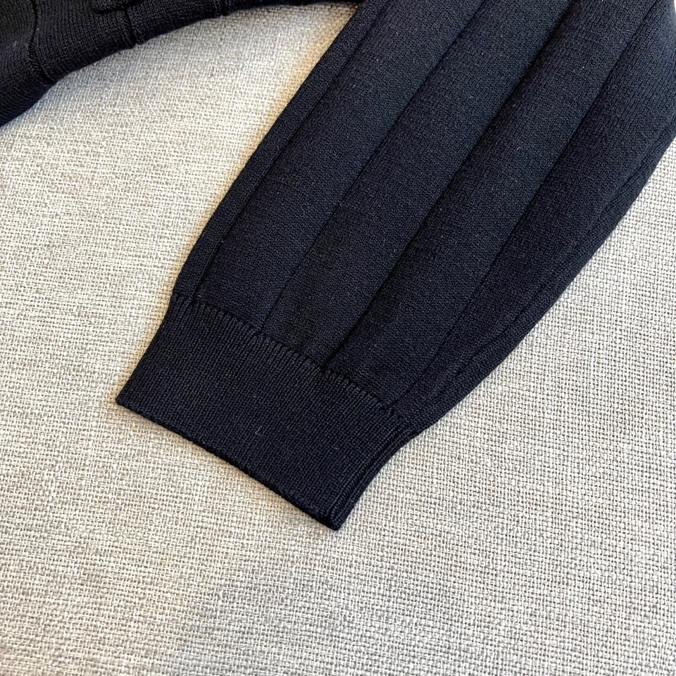 Brunello Cucinelli-BC，2025秋冬新品男士羊毛🐑针织衫，以优雅撞色设计演绎现代绅士