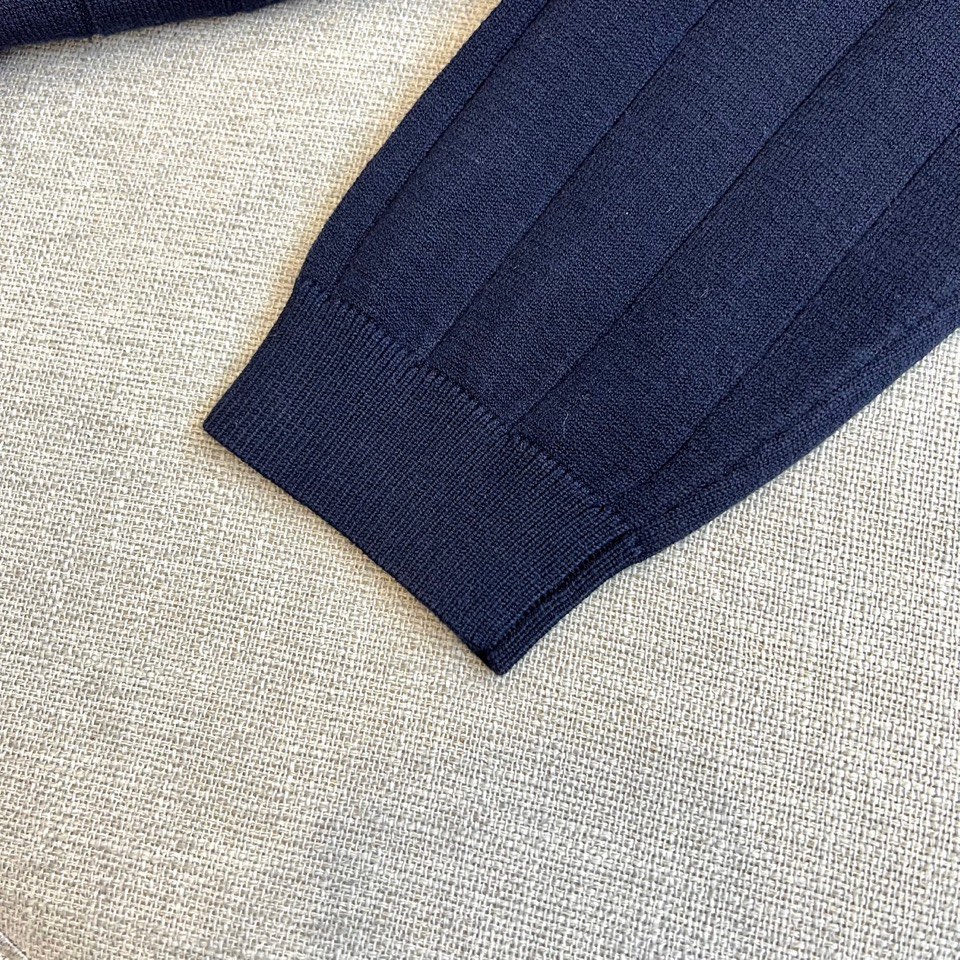 Brunello Cucinelli-BC，2025秋冬新品男士羊毛🐑针织衫，以优雅撞色设计演绎现代绅士