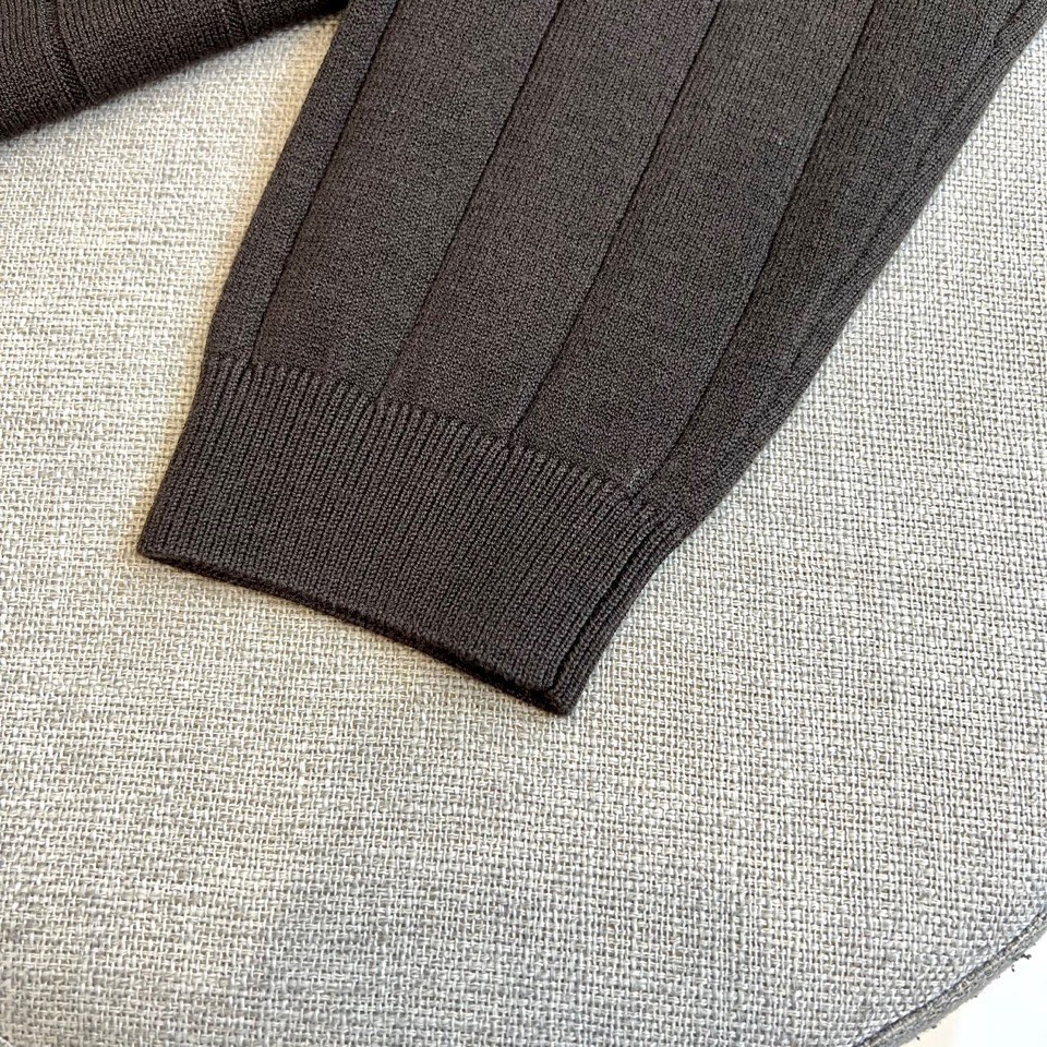 Brunello Cucinelli-BC，2025秋冬新品男士羊毛🐑针织衫，以优雅撞色设计演绎现代绅士