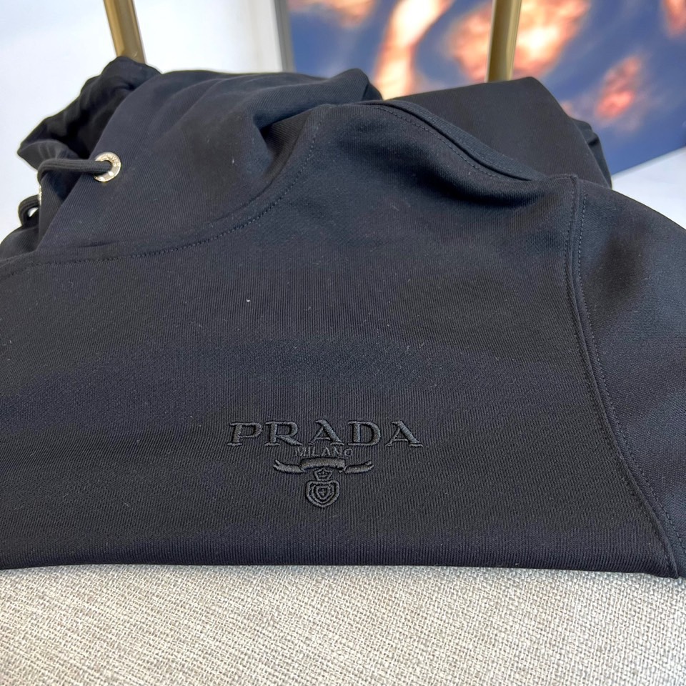 Prad普拉、2025秋冬新品！时尚休闲夹克外套 都市休闲运动套装！运动套装一定拥有一套，不仅穿着舒适而