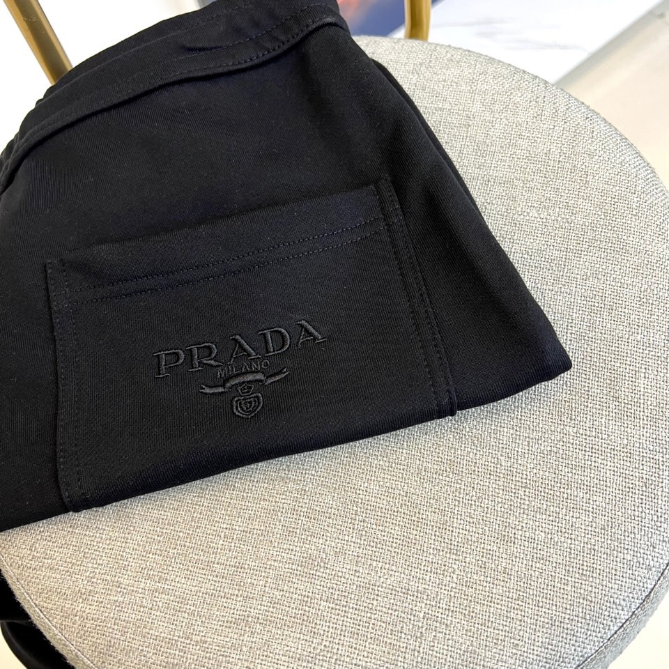 Prad普拉、2025秋冬新品！时尚休闲夹克外套 都市休闲运动套装！运动套装一定拥有一套，不仅穿着舒适而