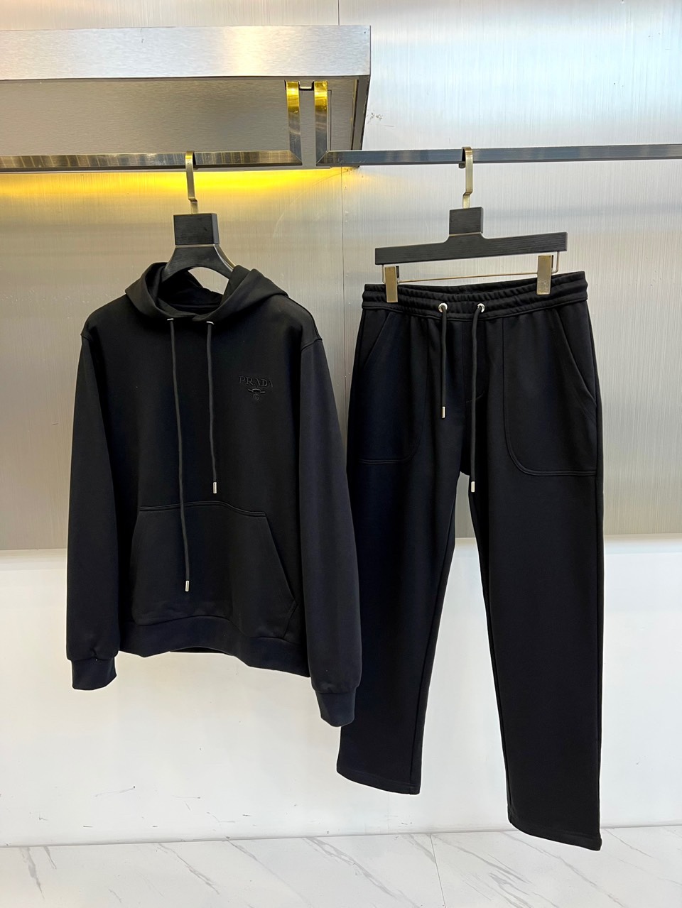 Prad普拉、2025秋冬新品！时尚休闲夹克外套 都市休闲运动套装！运动套装一定拥有一套，不仅穿着舒适而