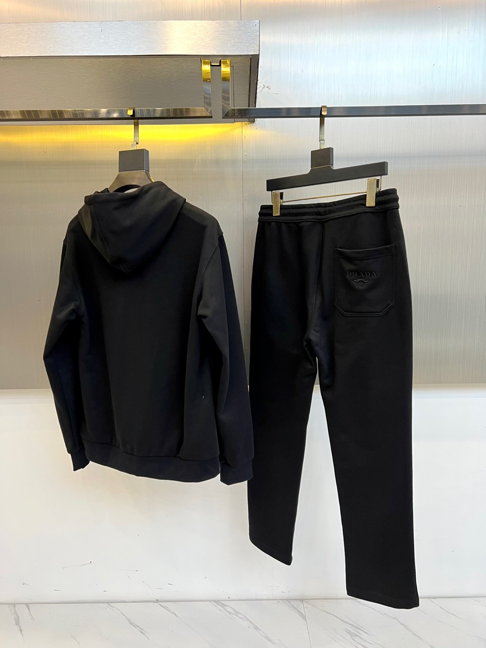 Prad普拉、2025秋冬新品！时尚休闲夹克外套 都市休闲运动套装！运动套装一定拥有一套，不仅穿着舒适而