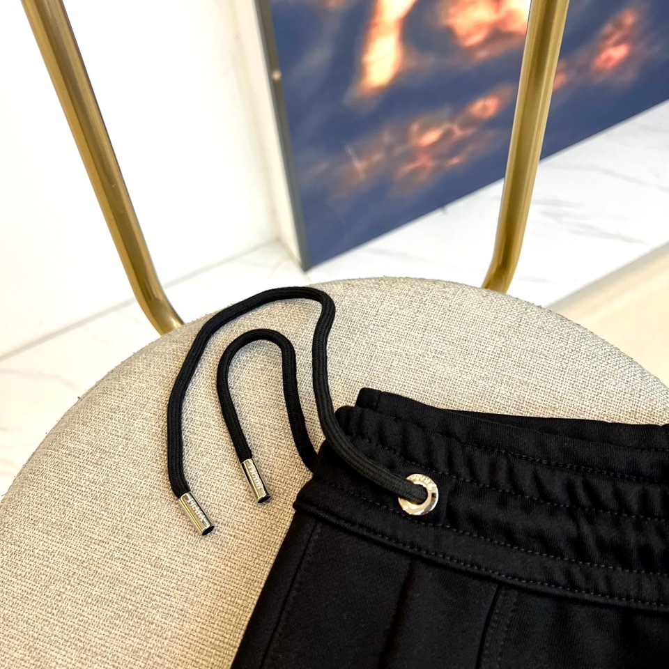 Prad普拉、2025秋冬新品！时尚休闲夹克外套 都市休闲运动套装！运动套装一定拥有一套，不仅穿着舒适而