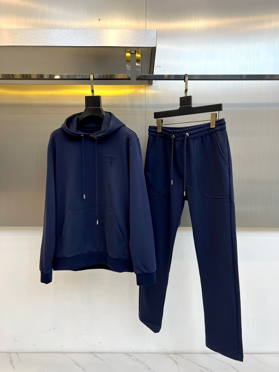 Prad普拉、2025秋冬新品！时尚休闲夹克外套 都市休闲运动套装！运动套装一定拥有一套，不仅穿着舒适而