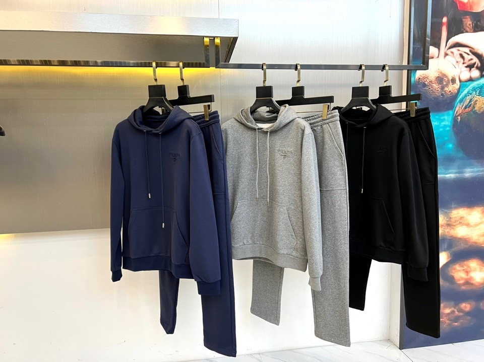 Prad普拉、2025秋冬新品！时尚休闲夹克外套 都市休闲运动套装！运动套装一定拥有一套，不仅穿着舒适而