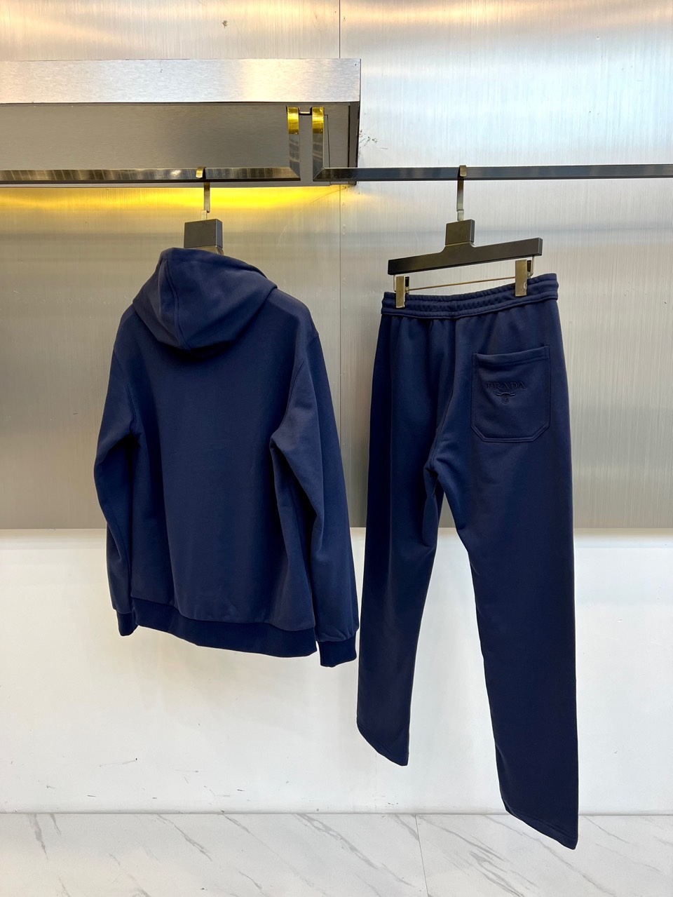 Prad普拉、2025秋冬新品！时尚休闲夹克外套 都市休闲运动套装！运动套装一定拥有一套，不仅穿着舒适而
