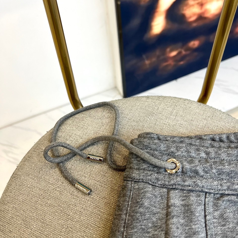 Prad普拉、2025秋冬新品！时尚休闲夹克外套 都市休闲运动套装！运动套装一定拥有一套，不仅穿着舒适而