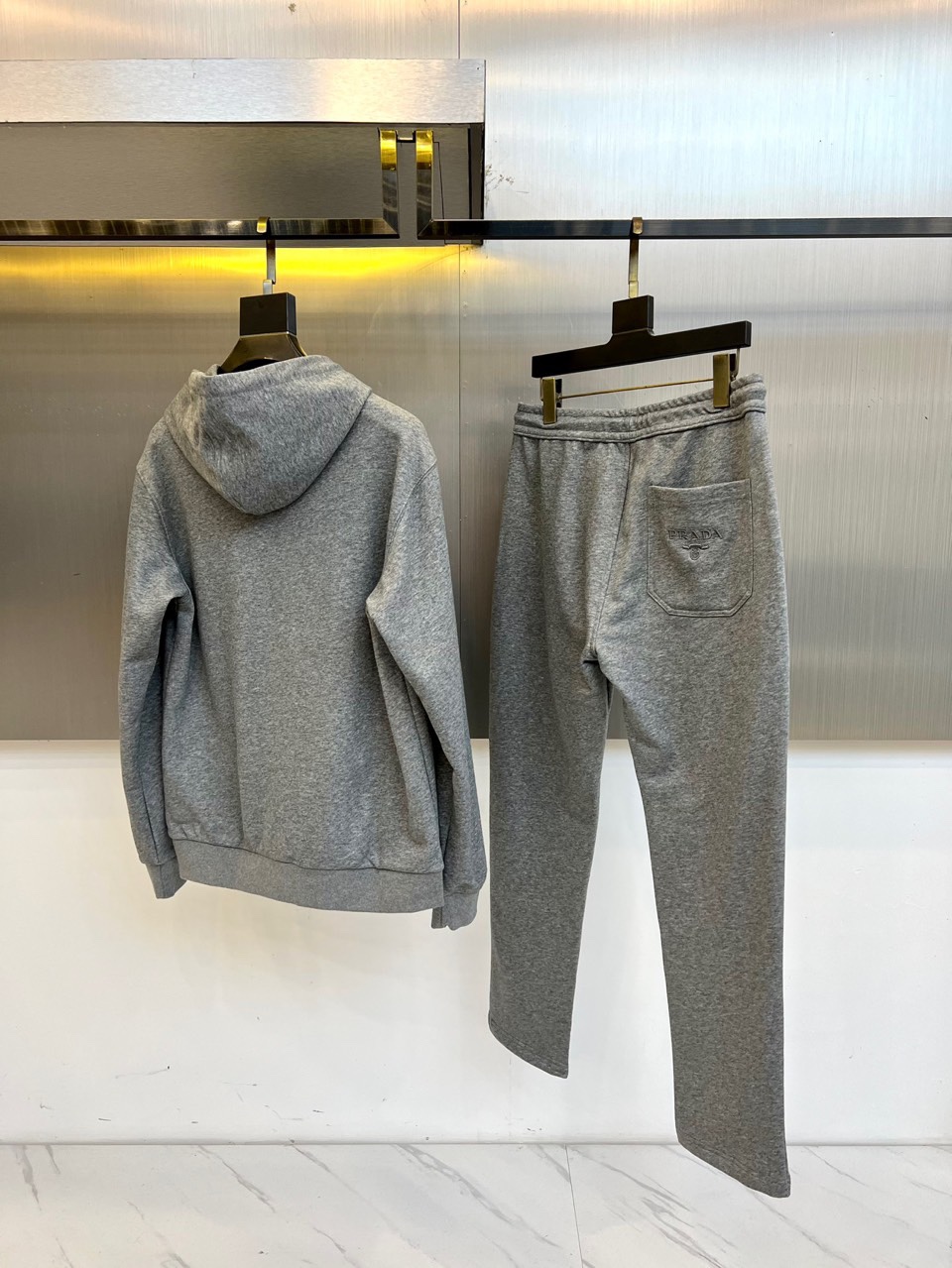 Prad普拉、2025秋冬新品！时尚休闲夹克外套 都市休闲运动套装！运动套装一定拥有一套，不仅穿着舒适而