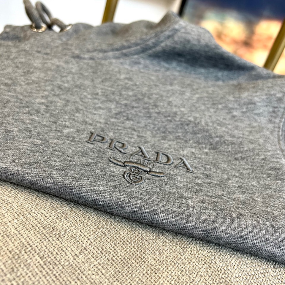 Prad普拉、2025秋冬新品！时尚休闲夹克外套 都市休闲运动套装！运动套装一定拥有一套，不仅穿着舒适而