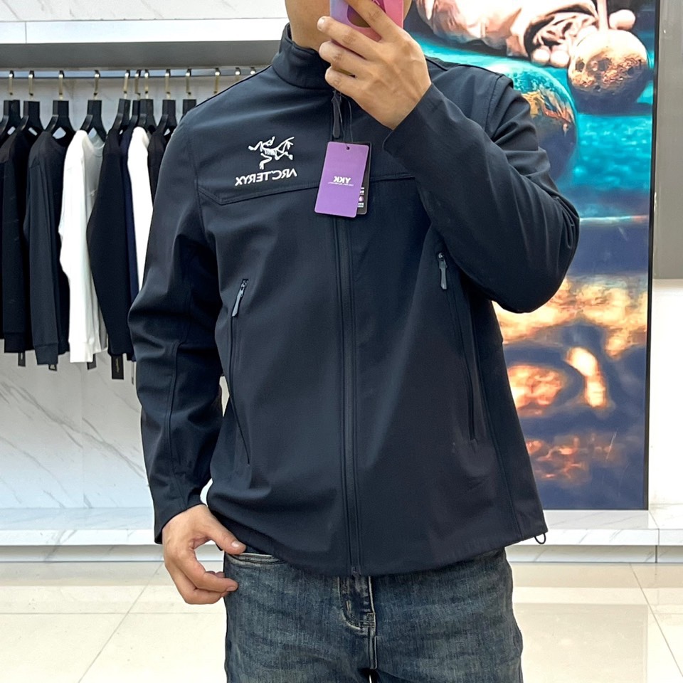 Arcteryx始祖鸟、2025秋冬新品聚酰亚胺科技夹克，以宇航服核心材料科技重塑都市户外穿着体验。本品