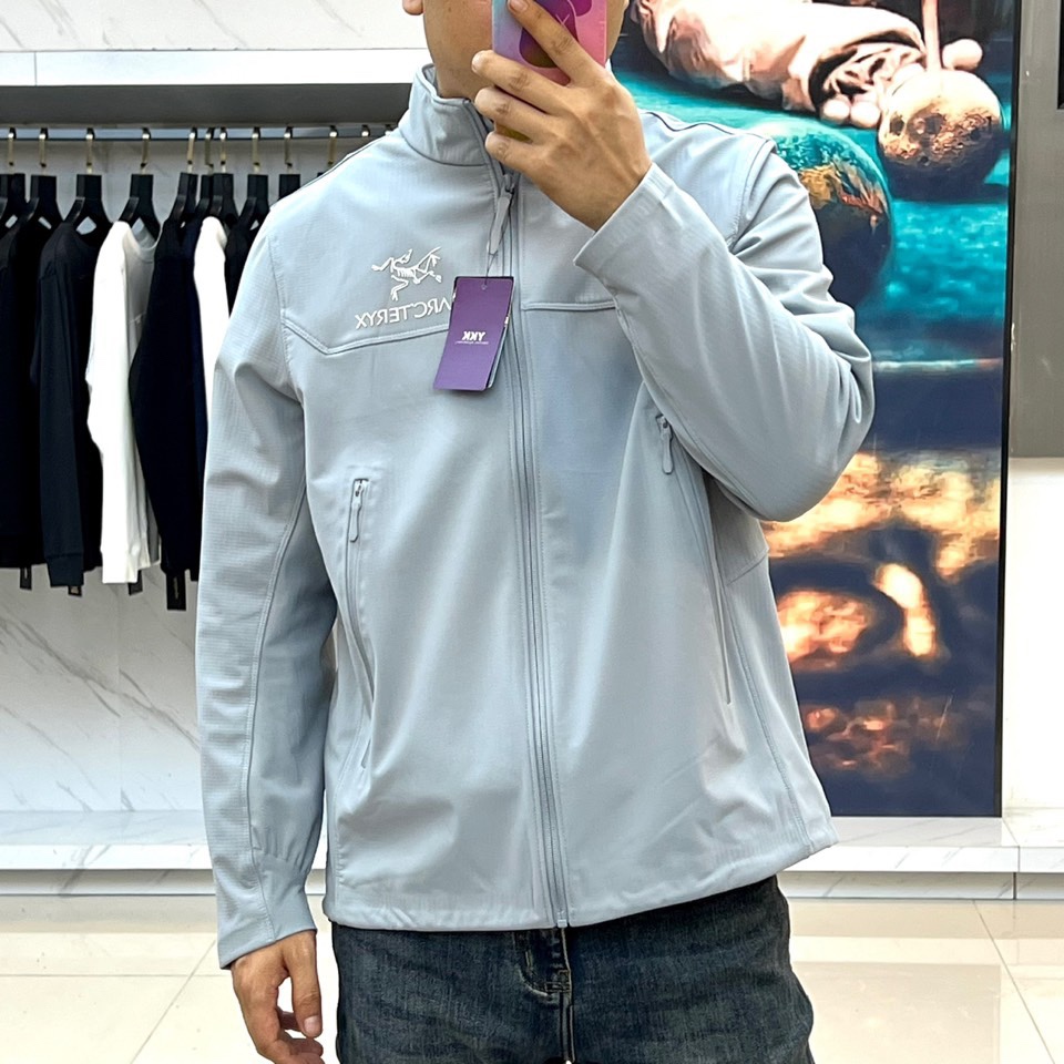 Arcteryx始祖鸟、2025秋冬新品聚酰亚胺科技夹克，以宇航服核心材料科技重塑都市户外穿着体验。本品