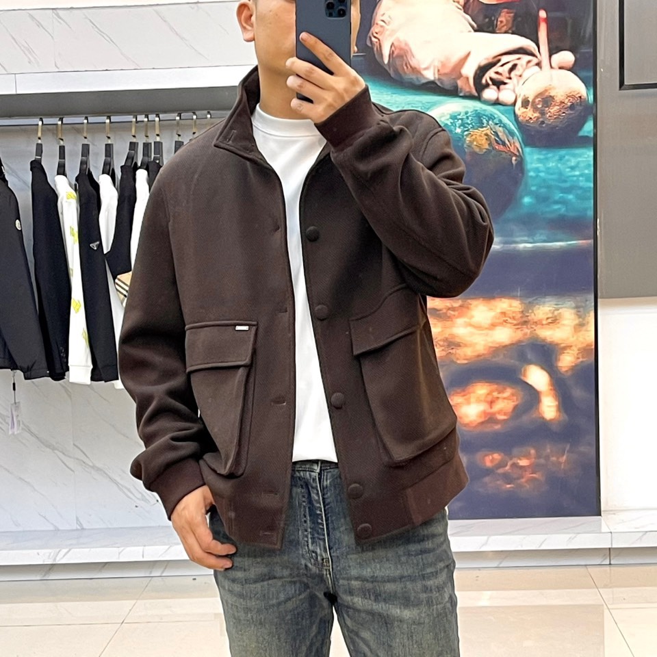 Zegna杰尼亚、25s秋冬系列立领夹克 | 意式极简。精选100%尼龙外层与100%聚酯纤维内衬，打造