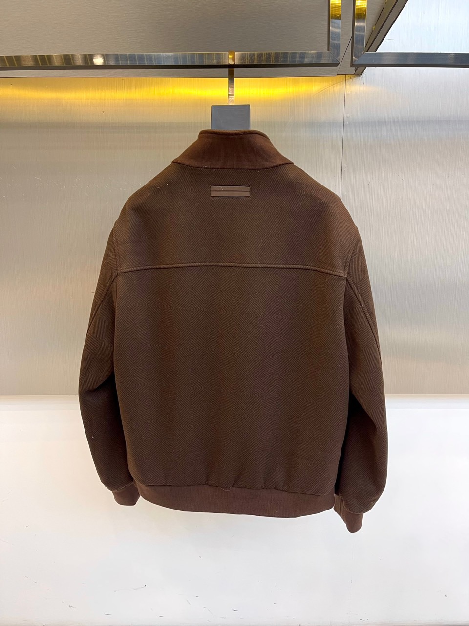 Zegna杰尼亚、25s秋冬系列立领夹克 | 意式极简。精选100%尼龙外层与100%聚酯纤维内衬，打造