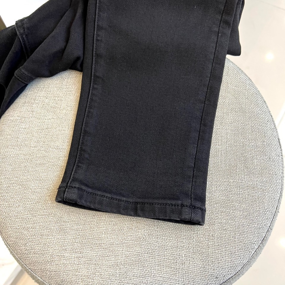 Bur巴宝莉、2025秋冬新品钢印战马牛仔裤。BBR以传奇战马图腾撕裂黑色沉寂！2025秋冬新款男士牛仔