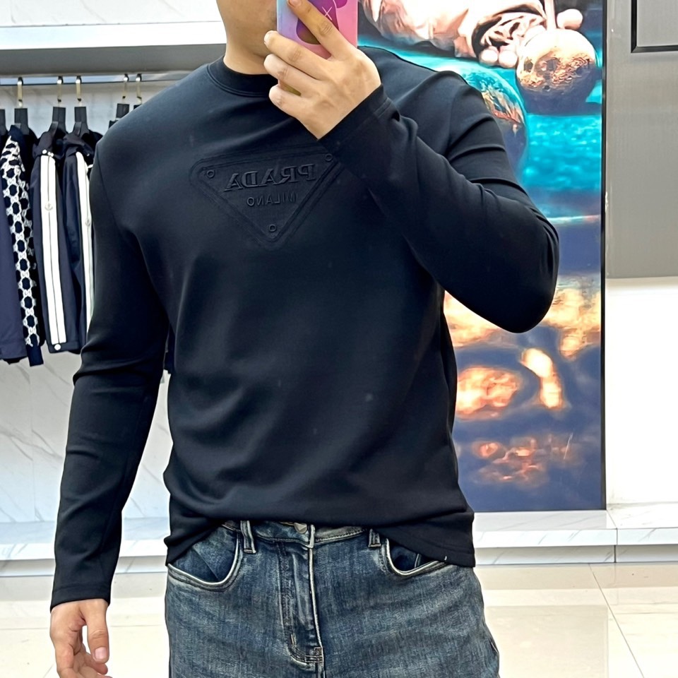 Prad普拉、25s秋冬最新款圆领打底套头卫衣打底，面料采用双面高支兰精莫代尔空气层，入手便知非常柔软，