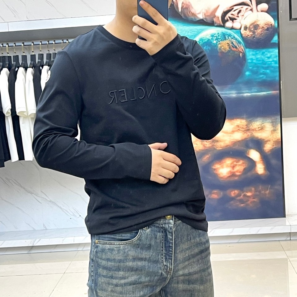 Mon蒙口、2025秋冬系列 | 纯粹极简。质感升级，2025秋冬新款白色长袖T恤，采用高支棉打造挺括质