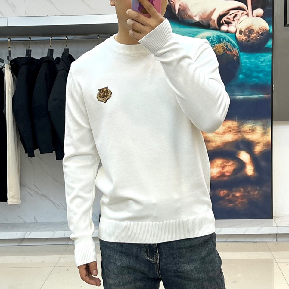 Loro Piana诺悠翩雅、2025秋冬新品男士圆领针织衫，以极简的纯白色调诠释低调奢华美学。经典圆领