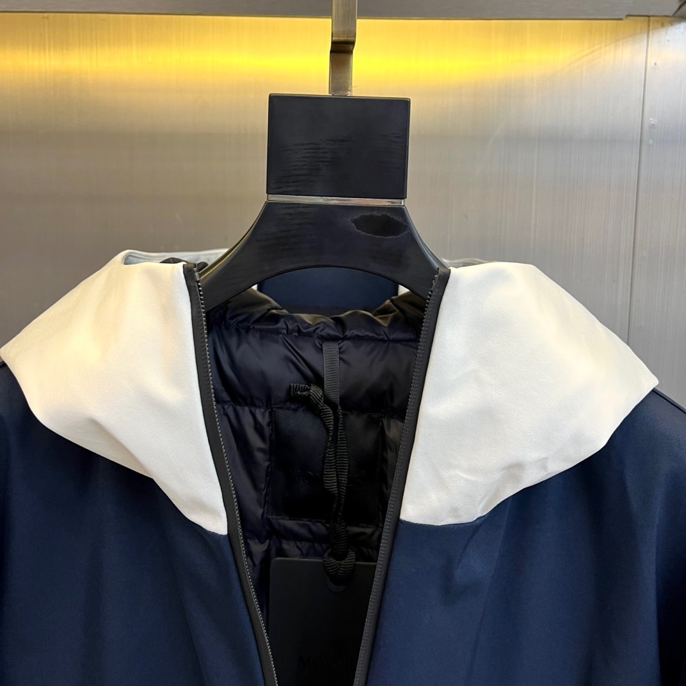 Mon蒙口（高端鹅绒）、2025秋冬新品撞色连帽滑雪服羽绒外套，以创新设计诠释都市机能美学。款式采用独特