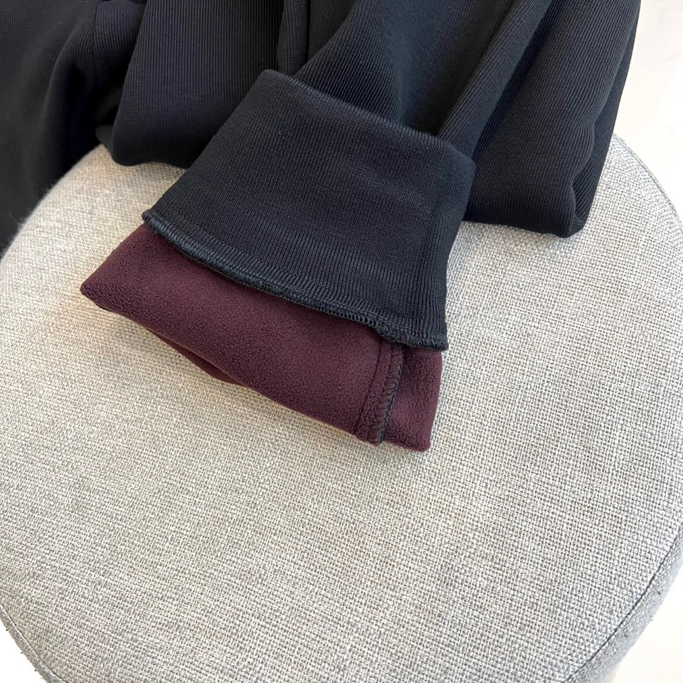 Fend芬迪、2025秋冬新品FENDI加绒羊羔一体绒休闲裤。采用61%棉+32%聚酯纤维+7%氨纶的面