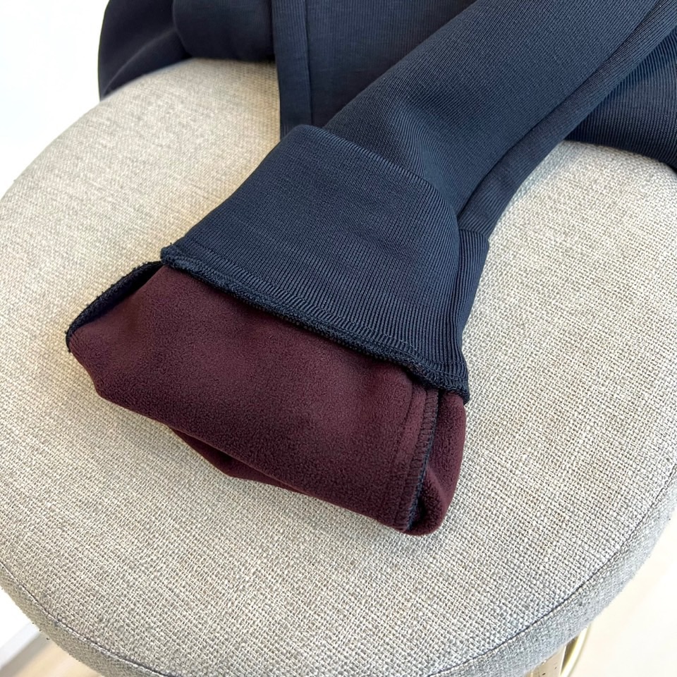 Fend芬迪、2025秋冬新品FENDI加绒羊羔一体绒休闲裤。采用61%棉+32%聚酯纤维+7%氨纶的面