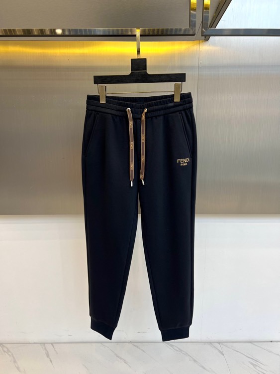 Fend芬迪、2025秋冬新品FENDI加绒羊羔一体绒休闲裤。采用61%棉+32%聚酯纤维+7%氨纶的面
