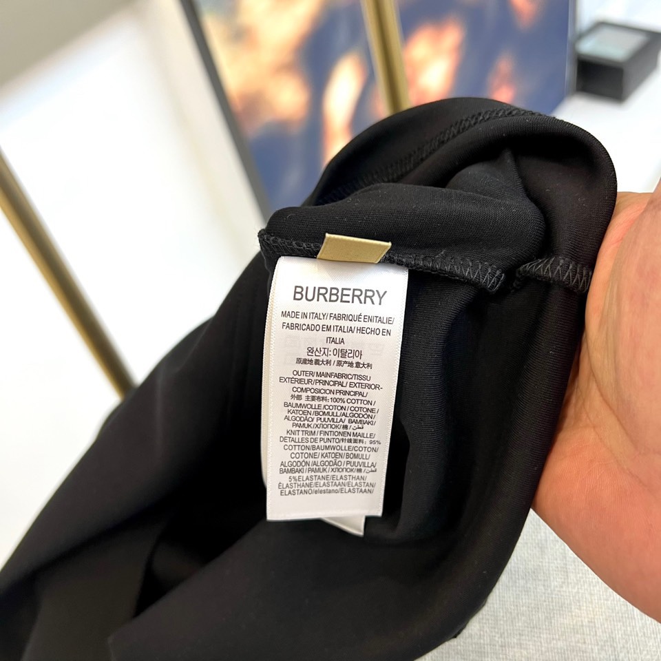 Bur巴宝莉、25s秋冬最新款圆领打底套头卫衣打底，面料采用双面高支兰精莫代尔空气层，入手便知非常柔软，