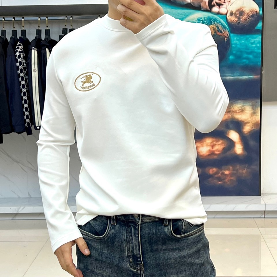 Bur巴宝莉、25s秋冬最新款圆领打底套头卫衣打底，面料采用双面高支兰精莫代尔空气层，入手便知非常柔软，