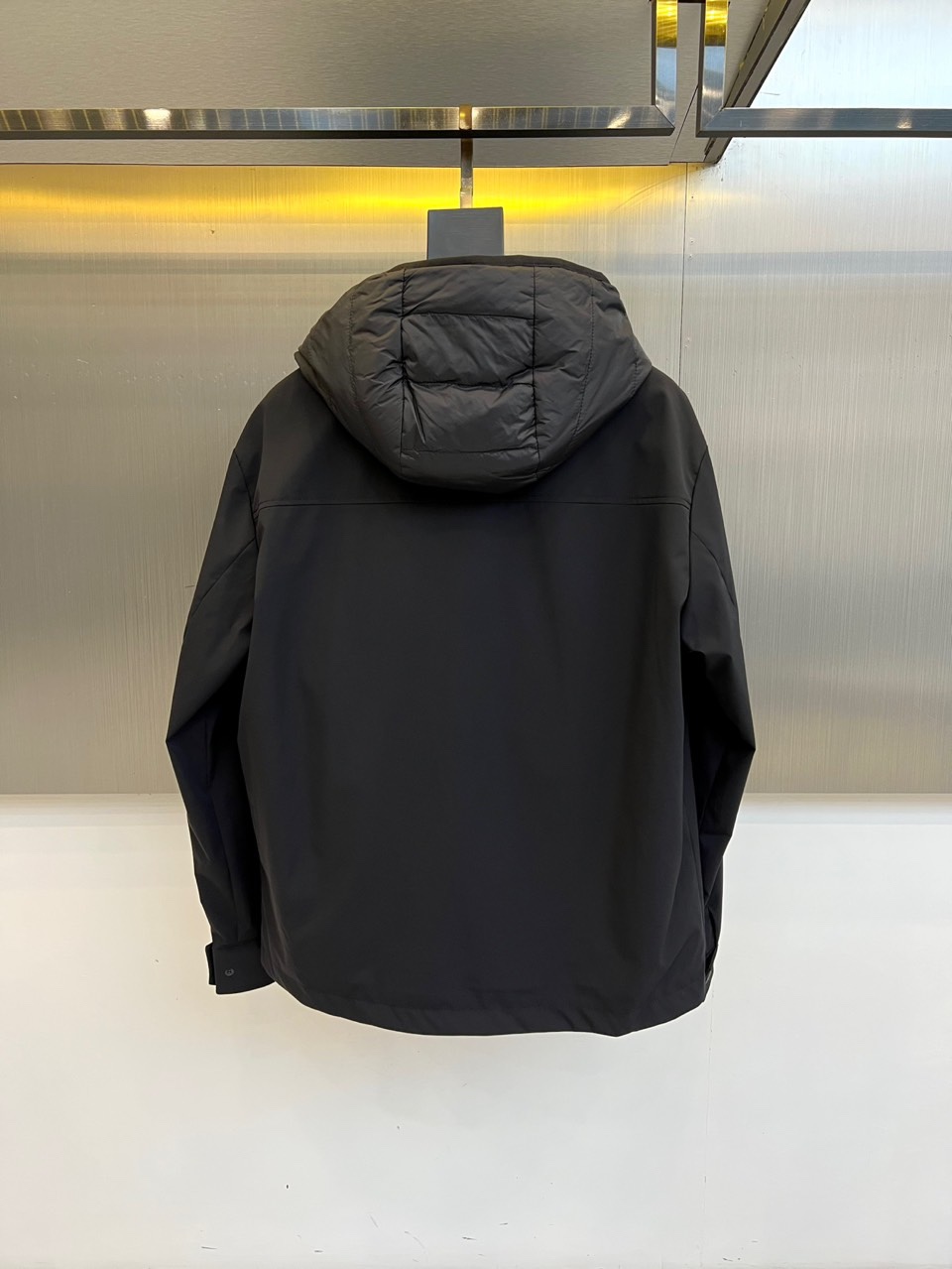 Moncler蒙口、25s秋冬新品机能风叠穿套装｜一衣多穿的高级玩家】 深蓝工装衬衫+连帽羽绒马甲｜90