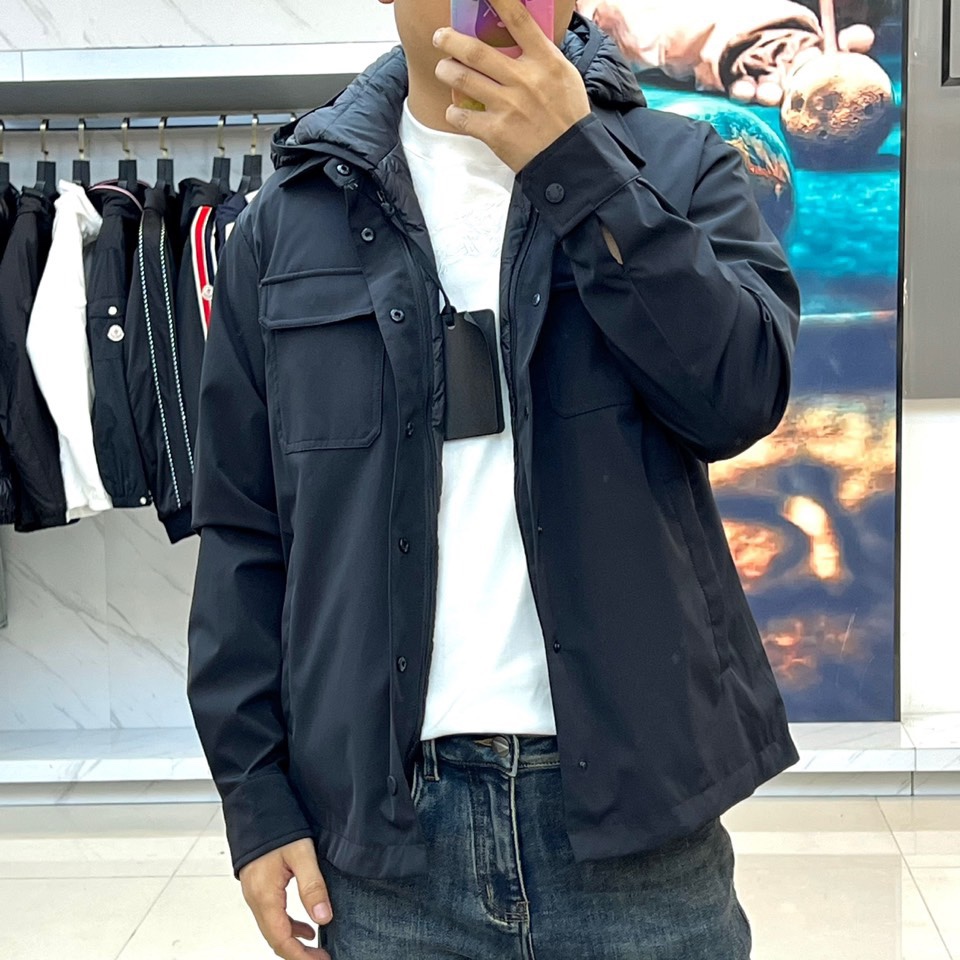 Moncler蒙口、25s秋冬新品机能风叠穿套装｜一衣多穿的高级玩家】 深蓝工装衬衫+连帽羽绒马甲｜90