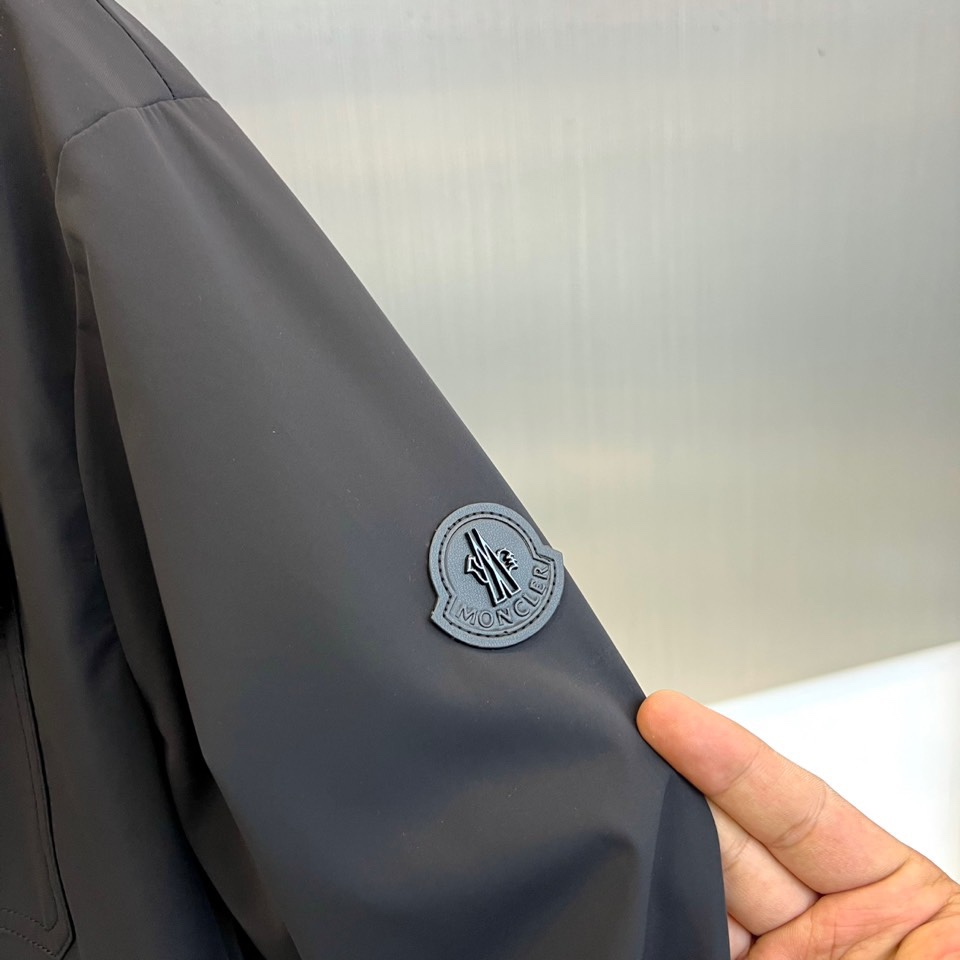 Moncler蒙口、25s秋冬新品机能风叠穿套装｜一衣多穿的高级玩家】 深蓝工装衬衫+连帽羽绒马甲｜90
