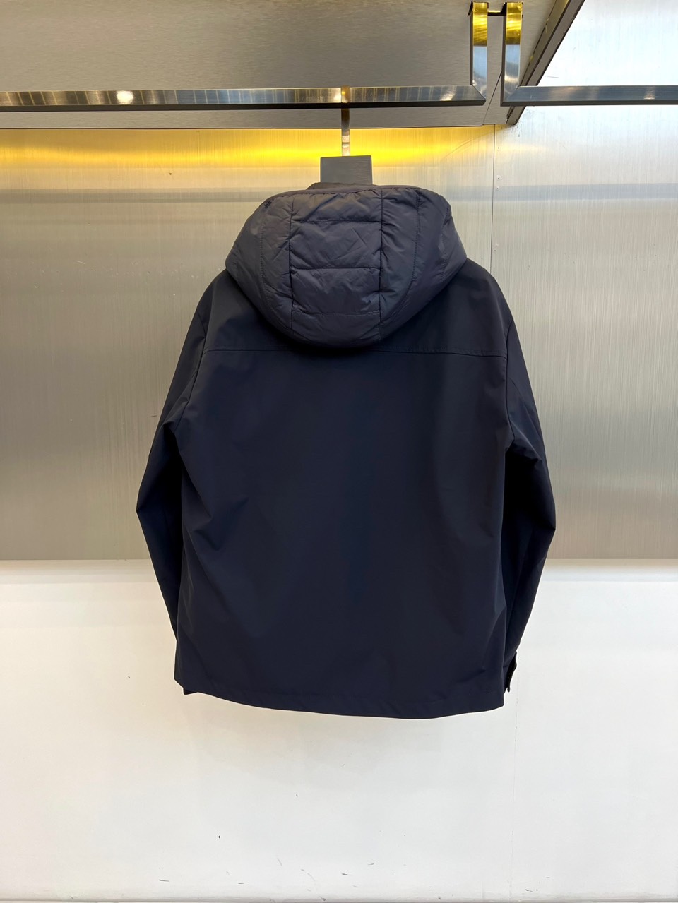 Moncler蒙口、25s秋冬新品机能风叠穿套装｜一衣多穿的高级玩家】 深蓝工装衬衫+连帽羽绒马甲｜90