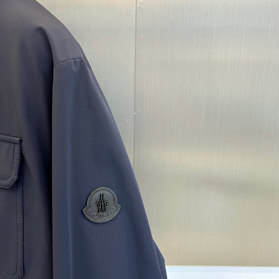 Moncler蒙口、25s秋冬新品机能风叠穿套装｜一衣多穿的高级玩家】 深蓝工装衬衫+连帽羽绒马甲｜90