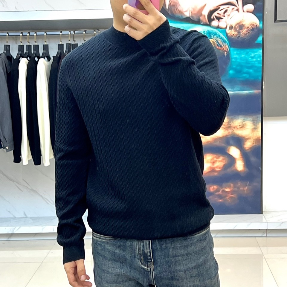 Brunello cucinelli-BC，2025秋冬新品匠心编织针织衫。米白色圆领针织衫采用29.3