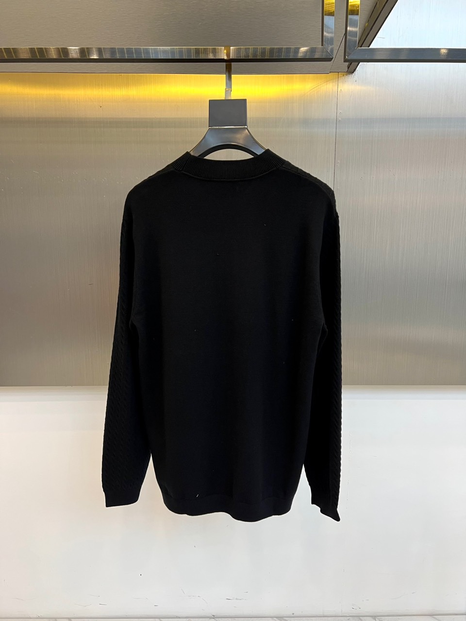 Brunello cucinelli-BC，2025秋冬新品匠心编织针织衫。米白色圆领针织衫采用29.3