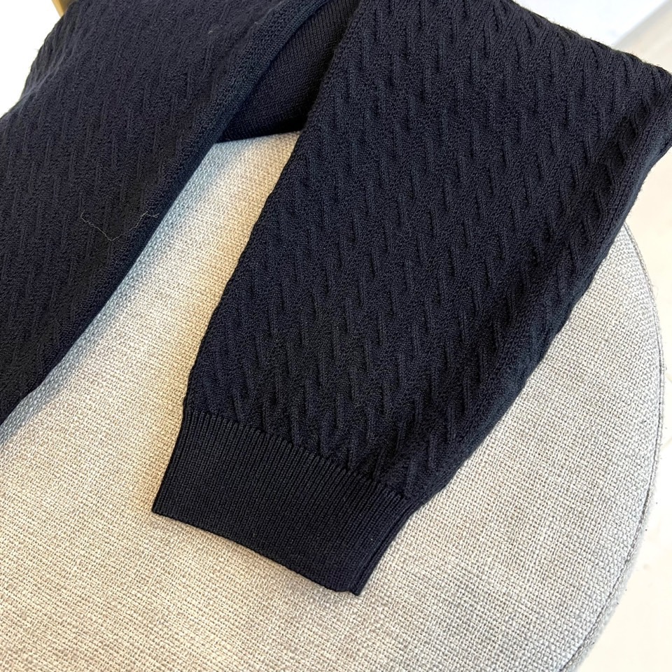 Brunello cucinelli-BC，2025秋冬新品匠心编织针织衫。米白色圆领针织衫采用29.3