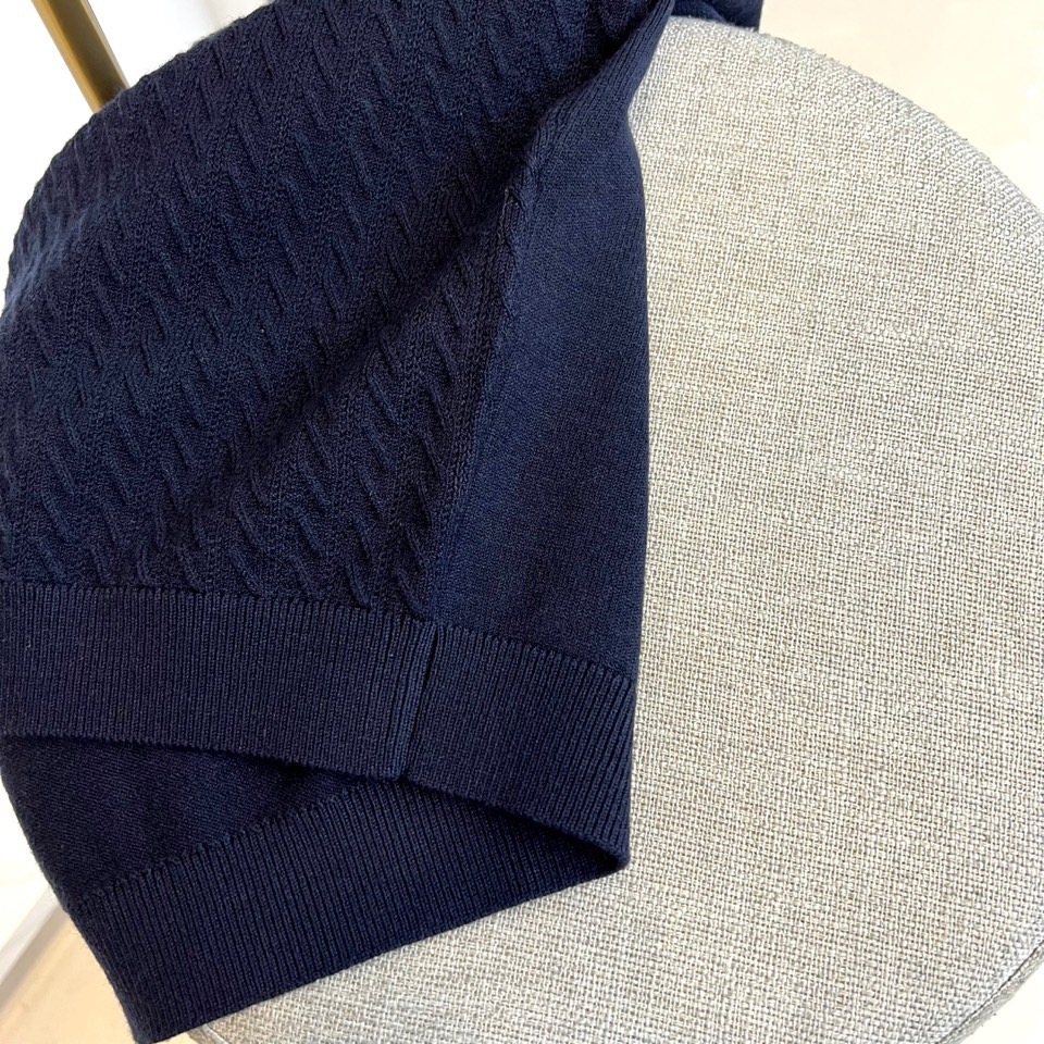 Brunello cucinelli-BC，2025秋冬新品匠心编织针织衫。米白色圆领针织衫采用29.3