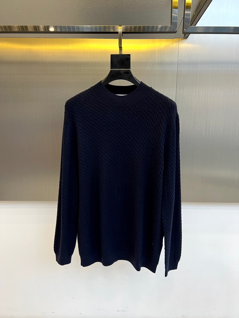 Brunello cucinelli-BC，2025秋冬新品匠心编织针织衫。米白色圆领针织衫采用29.3