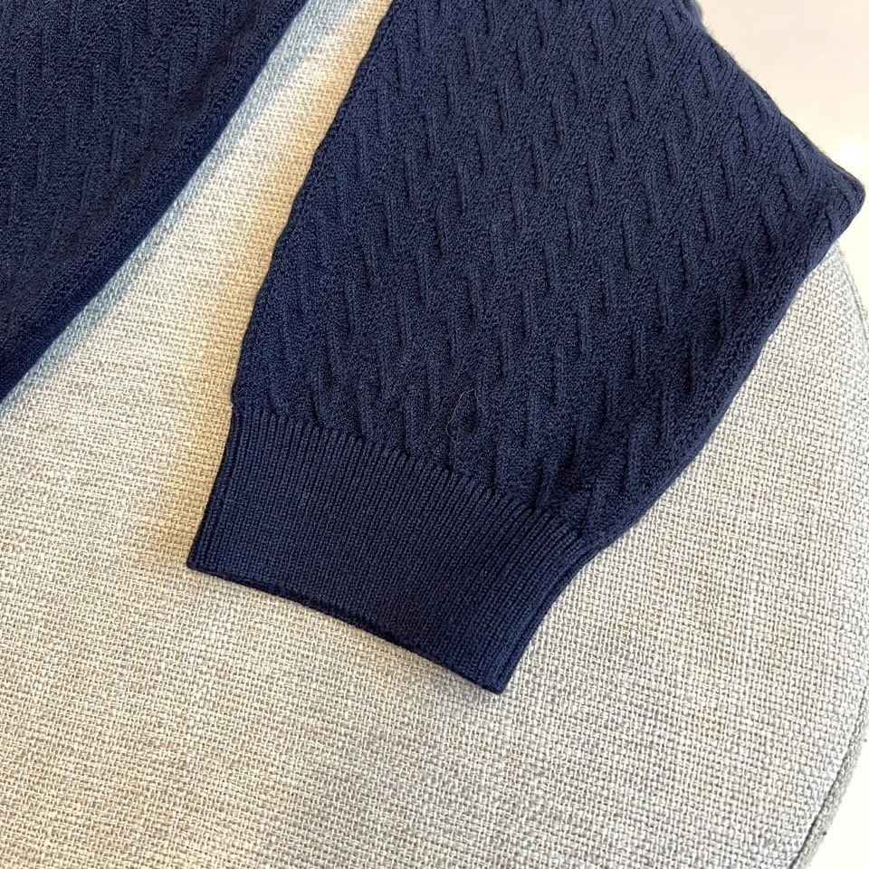 Brunello cucinelli-BC，2025秋冬新品匠心编织针织衫。米白色圆领针织衫采用29.3