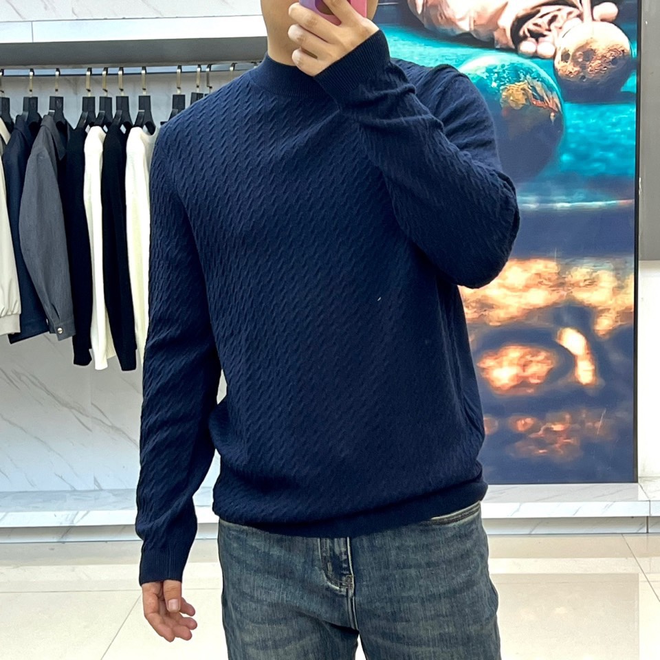 Brunello cucinelli-BC，2025秋冬新品匠心编织针织衫。米白色圆领针织衫采用29.3