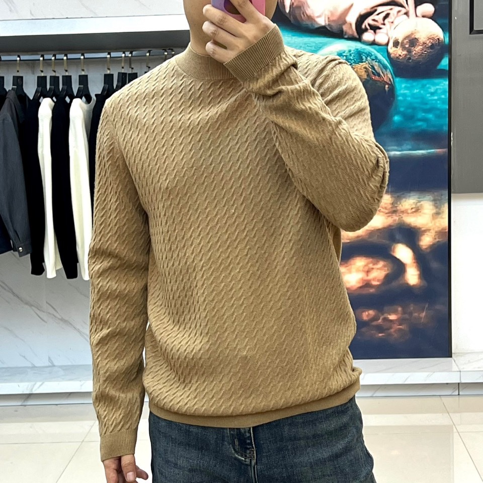 Brunello cucinelli-BC，2025秋冬新品匠心编织针织衫。米白色圆领针织衫采用29.3