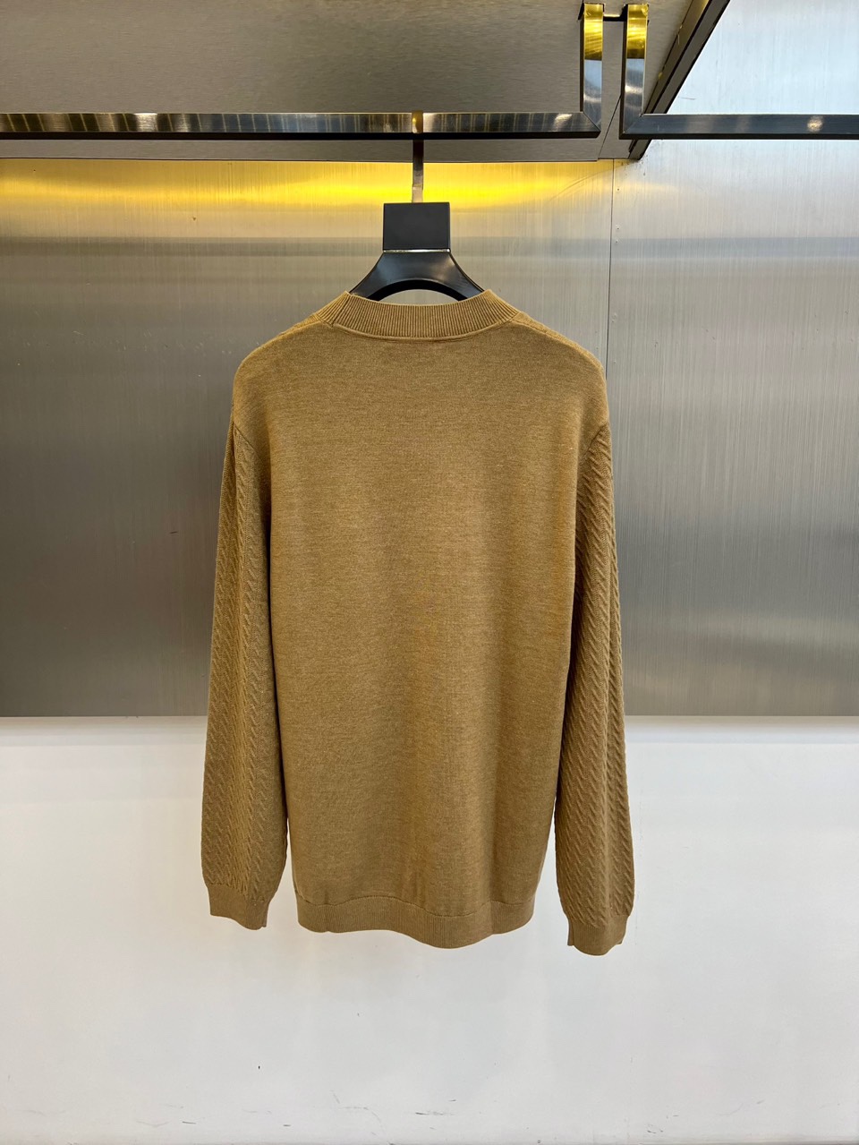 Brunello cucinelli-BC，2025秋冬新品匠心编织针织衫。米白色圆领针织衫采用29.3