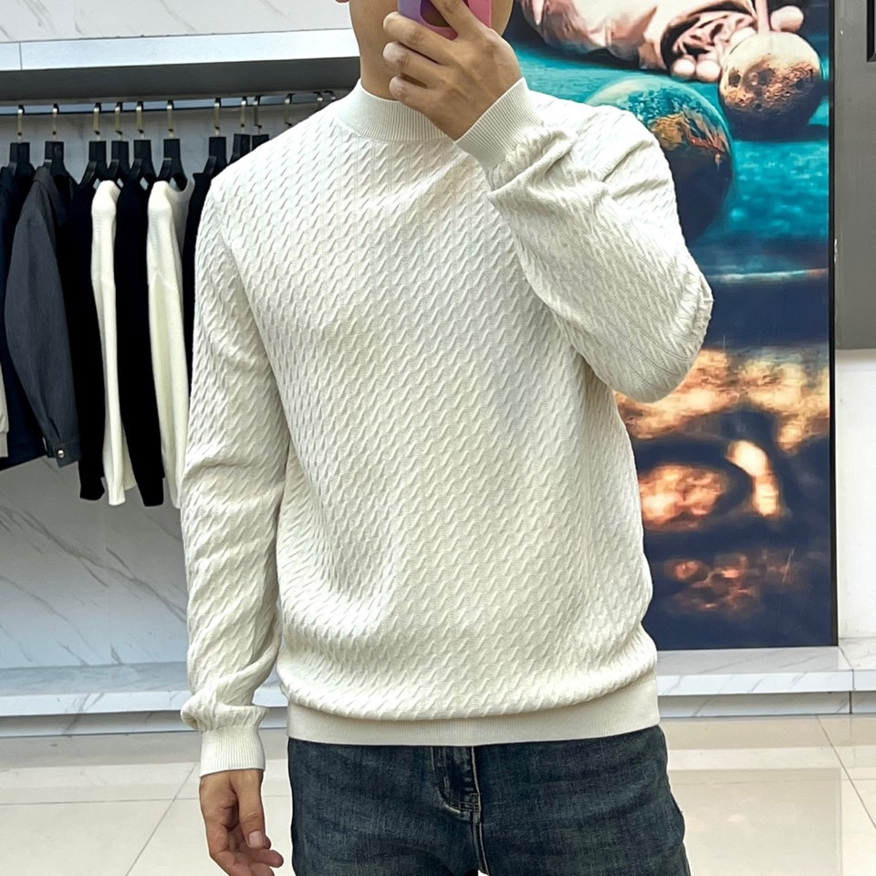 Brunello cucinelli-BC，2025秋冬新品匠心编织针织衫。米白色圆领针织衫采用29.3