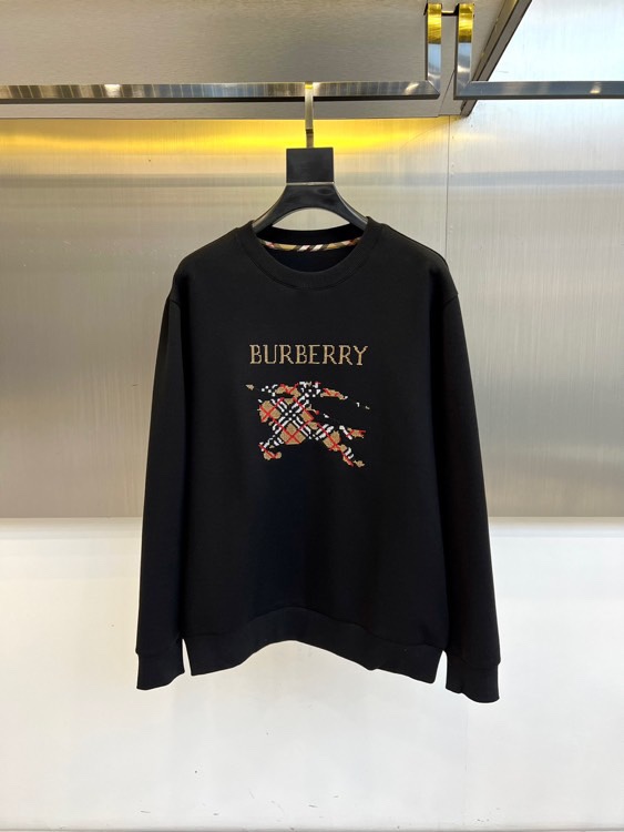 BURBERRY 2025秋冬新品圆领卫衣，以经典英伦基因重塑现代休闲美学。采用高品质棉质面料打造宽松廓