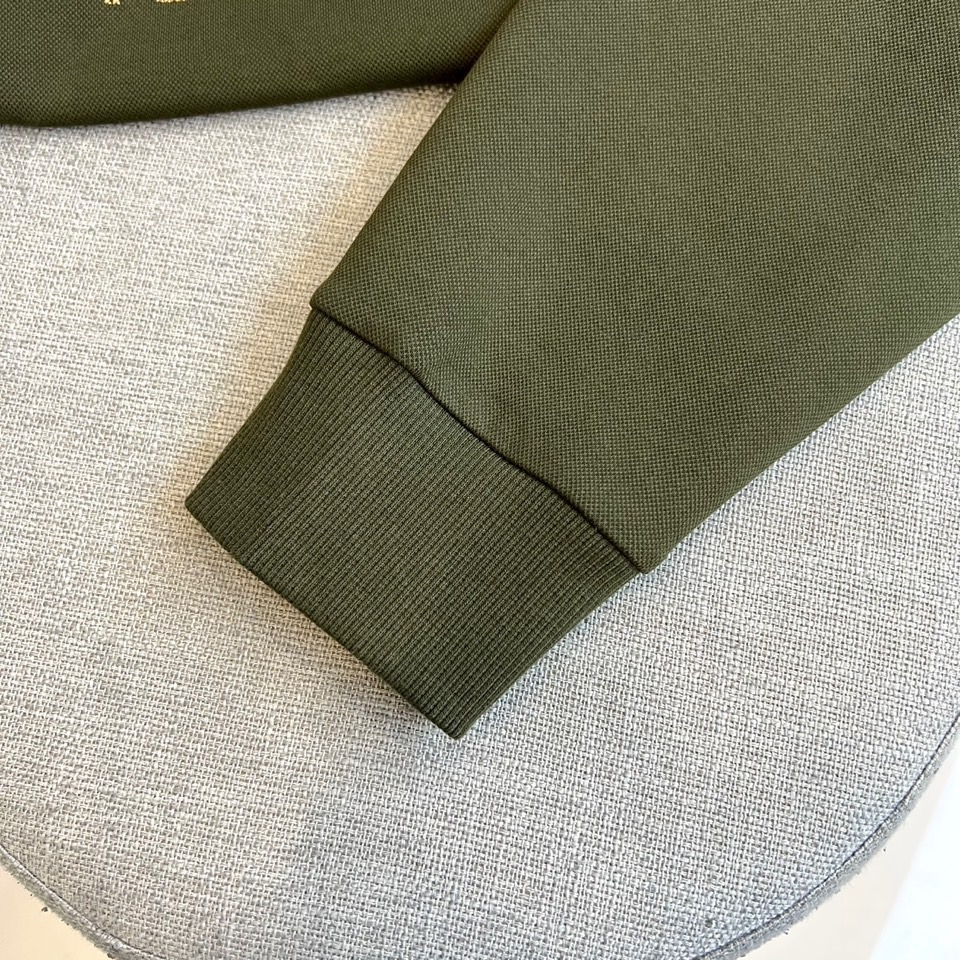 BURBERRY 2025秋冬新品圆领卫衣，以经典英伦基因重塑现代休闲美学。采用高品质棉质面料打造宽松廓