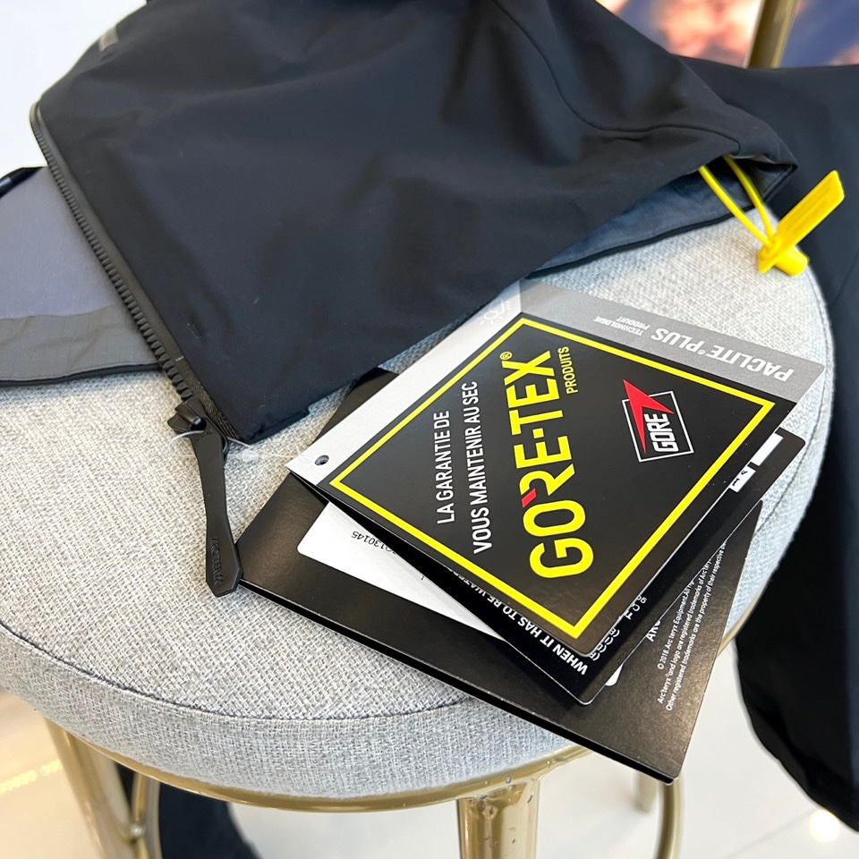 ARC’TERYX始祖鸟、高端定制户外冲锋衣鸟家三合一 埃尔法SV系列6代 《带救援反射器》还原zP该有