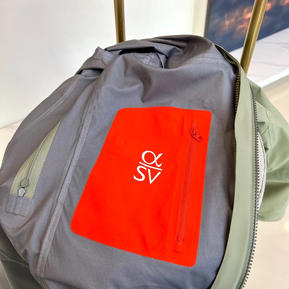 ARC’TERYX始祖鸟、高端定制户外冲锋衣鸟家三合一 埃尔法SV系列6代 《带救援反射器》还原zP该有